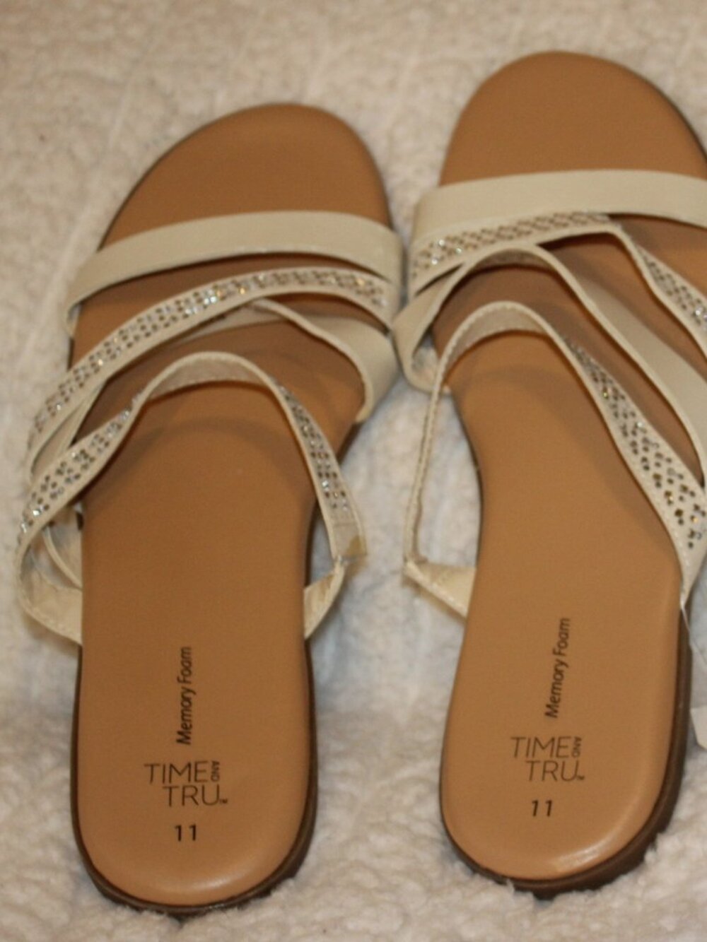 New Time and Tru White Sparkle Sandals Size 11 Memory Foam